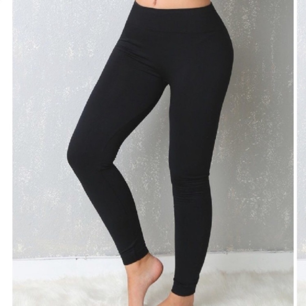 NWT BLACK LEGGINGS / M